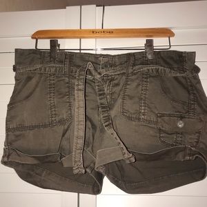 Cargo Shorts// HOLLISTER